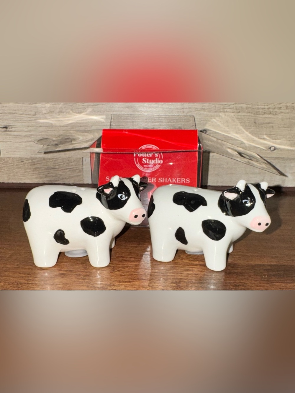 🥰 Vintage Look Cow Ceramic Black & White  Salt&Pepper Shakers by Potter’s Studio